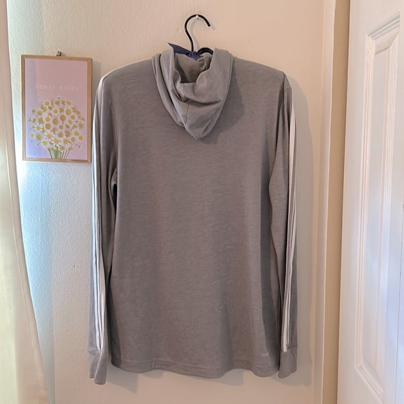 Adidas hooded lightweight shirt - Picture 3 of 5